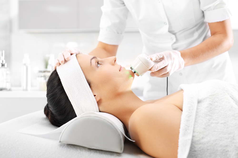 ultrasuono-estetico-pulizia-del-viso-con-ultrasuoni-farmacia-focaccia